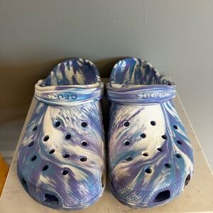 CROCS Blue and White Swirl Clogs